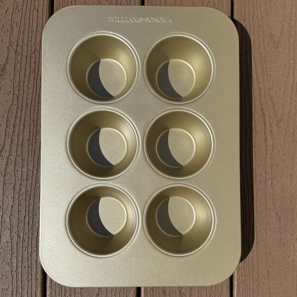 WILLIAMS SONOMA GOLDTOUCH® PRO NONSTICK TEXAS SIZE 6-WELL EXTRA LARGE MUFFIN PAN